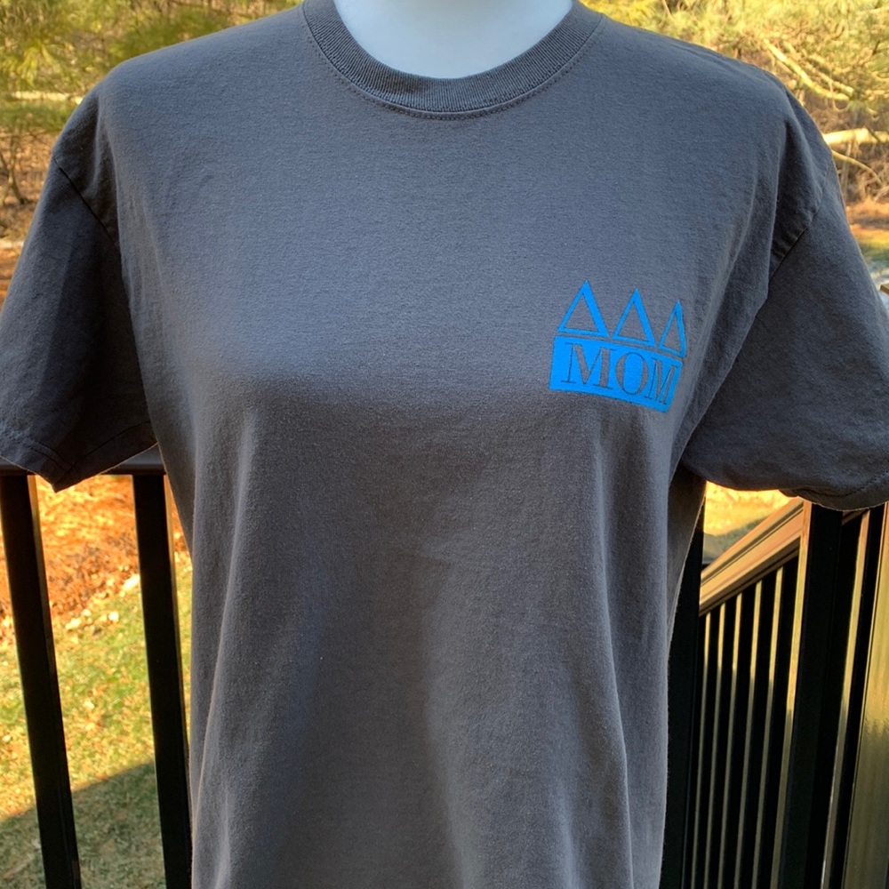 Tri Delta Mom T‑Shirt Sorority College Spirit Wear Delta Delta Delta ΔΔΔ  - Picture 2 of 6